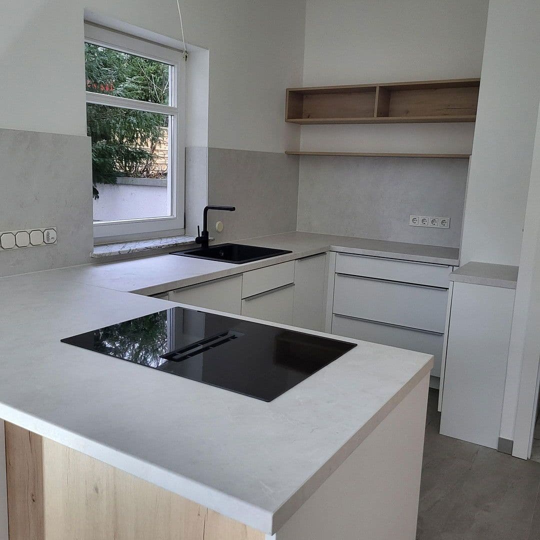 Prenájom bytu 6-izbový 175 m², Oberursel (Taunus), Hesensko Prenájom bytu 6-izbový 175 m², Oberursel (Taunus), Hesensko