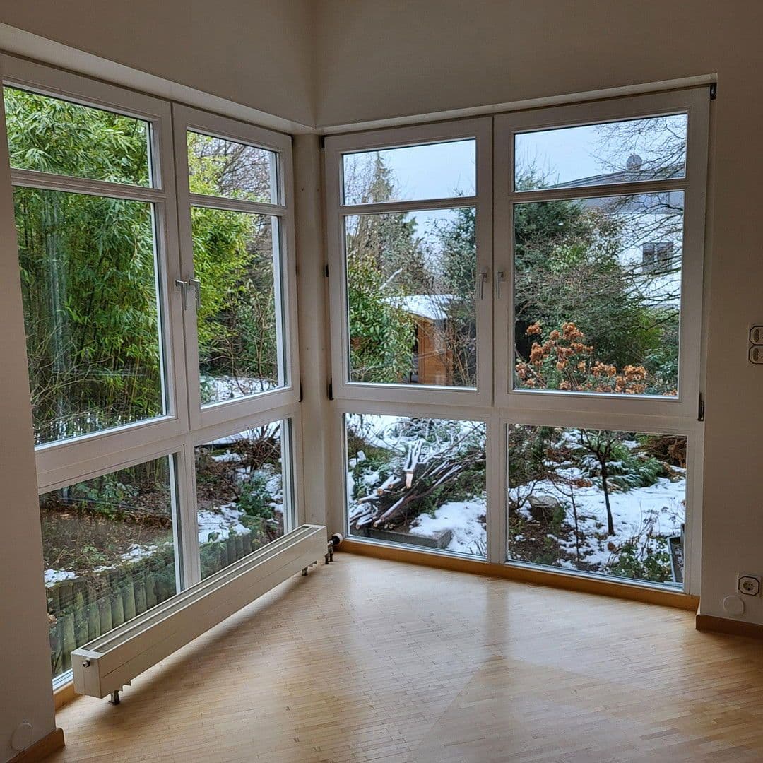 Prenájom bytu 6-izbový 175 m², Oberursel (Taunus), Hesensko Prenájom bytu 6-izbový 175 m², Oberursel (Taunus), Hesensko