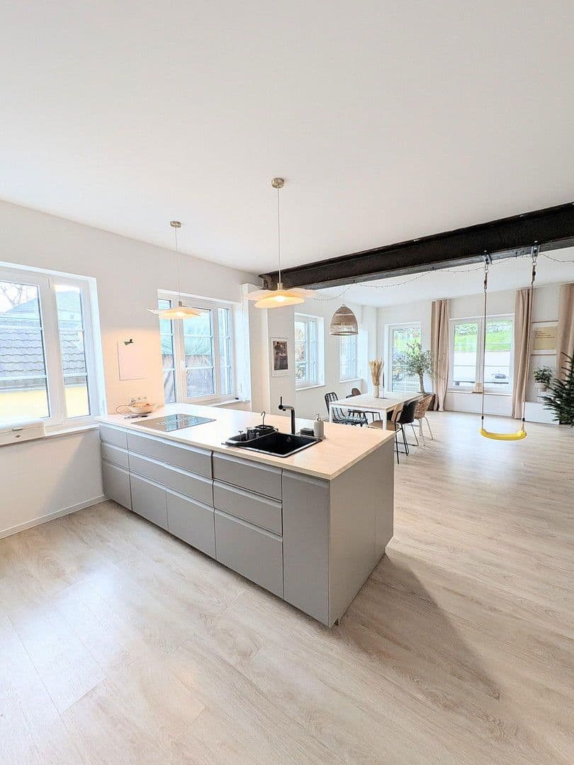 Predaj domu 261 m², pozemek 700 m², Oberfrohnaer Str. 135, Chemnitz, Sasko Predaj domu 261 m², pozemek 700 m², Oberfrohnaer Str. 135, Chemnitz, Sasko