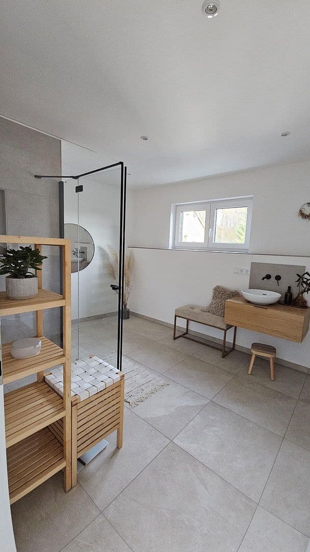 Predaj domu 261 m², pozemek 700 m², Oberfrohnaer Str. 135, Chemnitz, Sasko Predaj domu 261 m², pozemek 700 m², Oberfrohnaer Str. 135, Chemnitz, Sasko