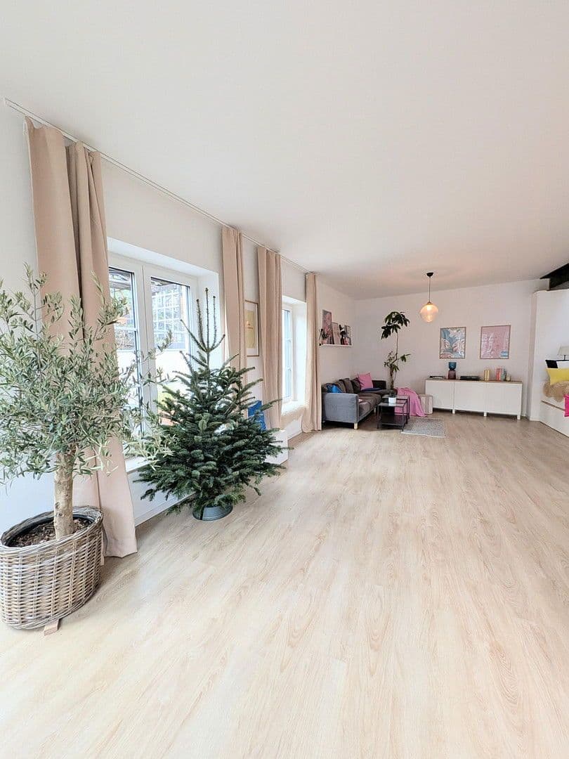 Predaj domu 261 m², pozemek 700 m², Oberfrohnaer Str. 135, Chemnitz, Sasko Predaj domu 261 m², pozemek 700 m², Oberfrohnaer Str. 135, Chemnitz, Sasko