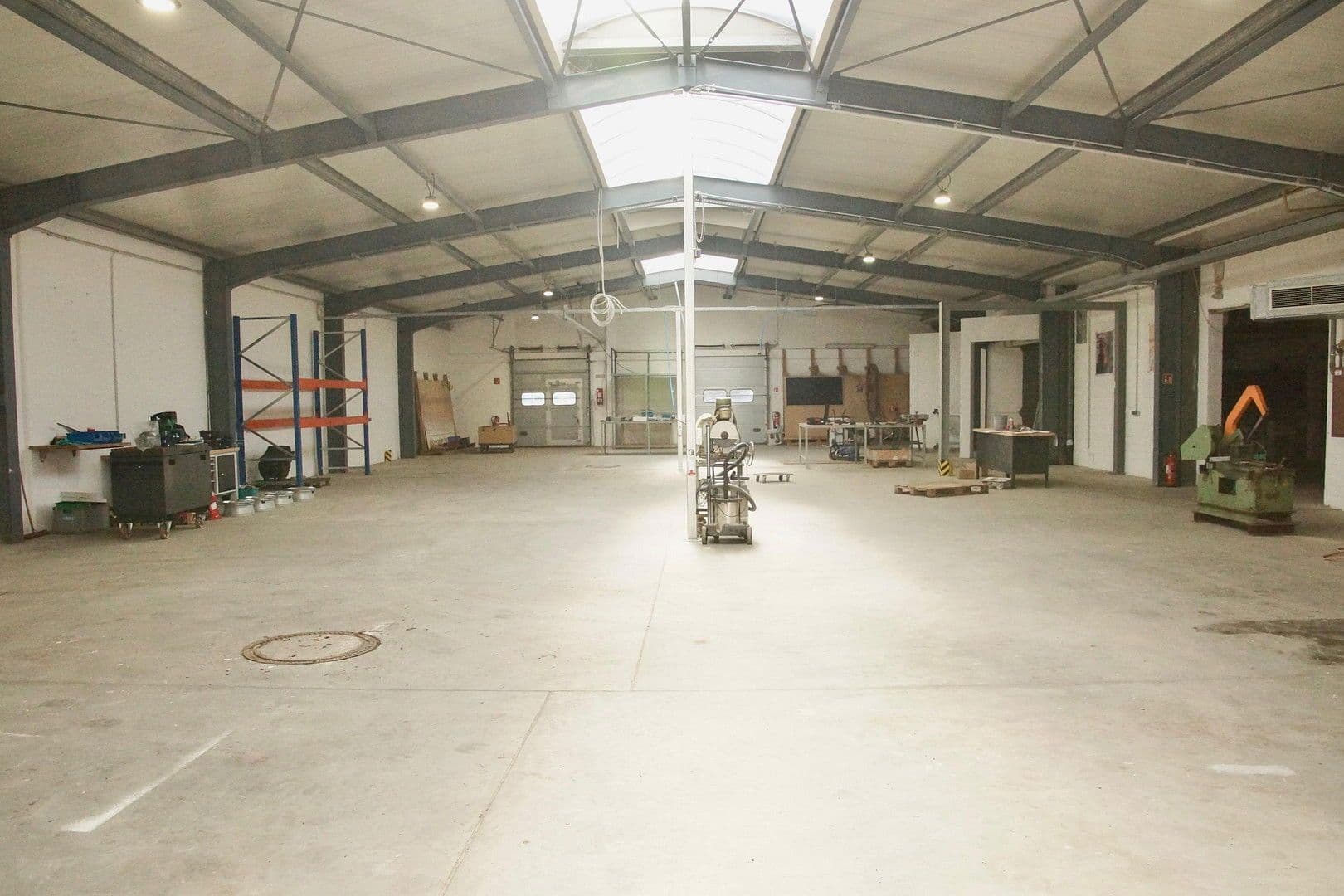 Prenájom nebytového priestoru 919 m², Hafelsstraße 205 / Ennsstraße 21, Krefeld, Severné Porýnie - Westfálsko Prenájom nebytového priestoru 919 m², Hafelsstraße 205 / Ennsstraße 21, Krefeld, Severné Porýnie - Westfálsko