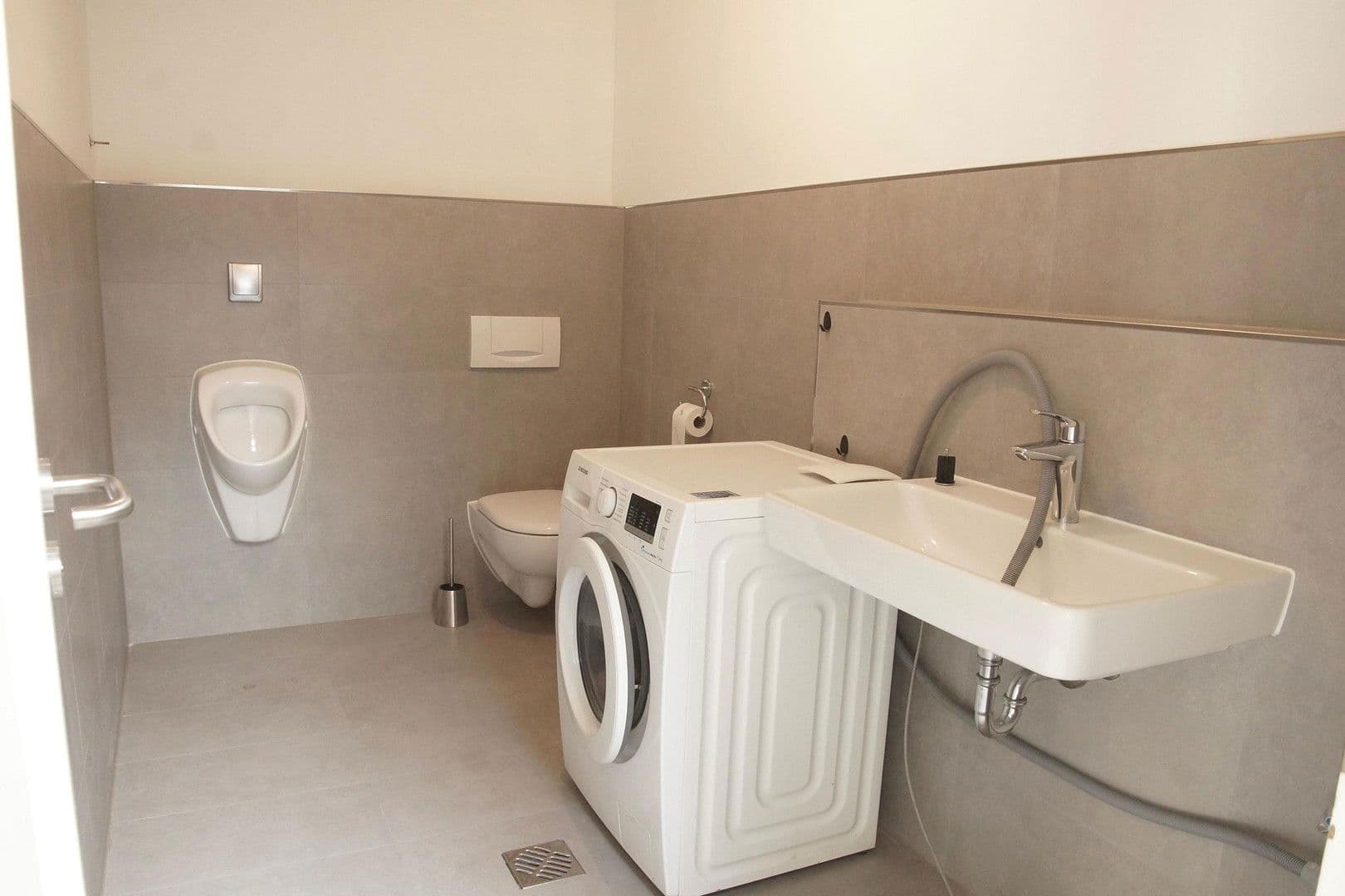 Prenájom nebytového priestoru 919 m², Hafelsstraße 205 / Ennsstraße 21, Krefeld, Severné Porýnie - Westfálsko Prenájom nebytového priestoru 919 m², Hafelsstraße 205 / Ennsstraße 21, Krefeld, Severné Porýnie - Westfálsko