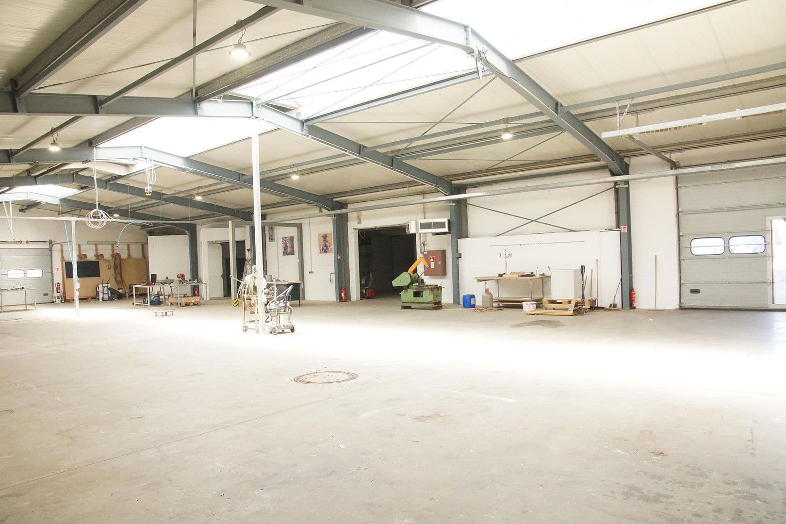 Prenájom nebytového priestoru 919 m², Hafelsstraße 205 / Ennsstraße 21, Krefeld, Severné Porýnie - Westfálsko Prenájom nebytového priestoru 919 m², Hafelsstraße 205 / Ennsstraße 21, Krefeld, Severné Porýnie - Westfálsko