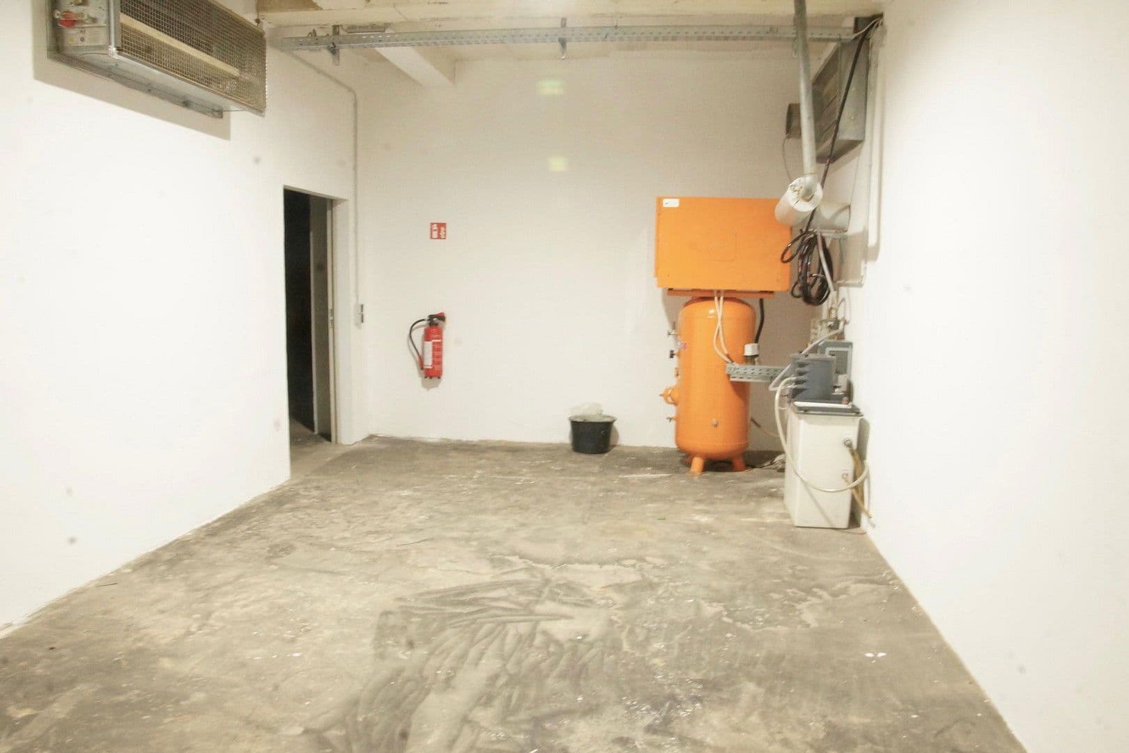 Prenájom nebytového priestoru 919 m², Hafelsstraße 205 / Ennsstraße 21, Krefeld, Severné Porýnie - Westfálsko Prenájom nebytového priestoru 919 m², Hafelsstraße 205 / Ennsstraße 21, Krefeld, Severné Porýnie - Westfálsko