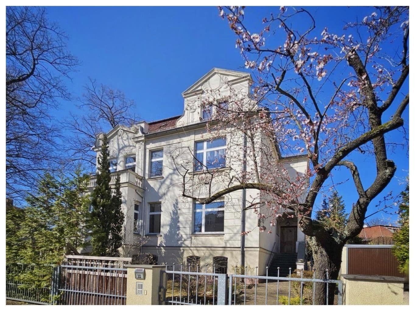 Predaj domu 453 m², pozemek 1.009 m², Berlin Lichterfelde-West, Berlín Predaj domu 453 m², pozemek 1.009 m², Berlin Lichterfelde-West, Berlín