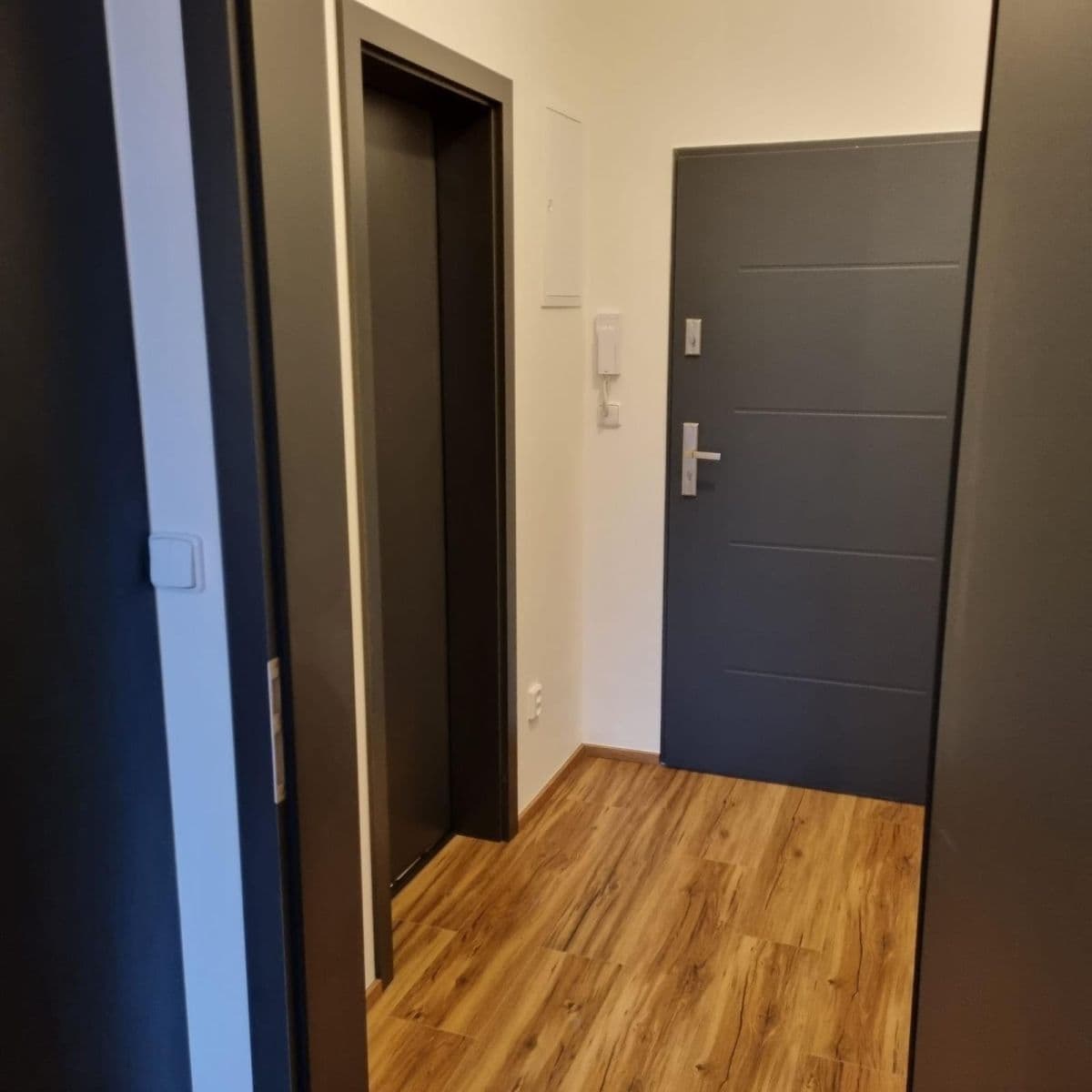 Prenájom bytu 1-izbový 34 m², V Pitkovičkách, Praha, Praha Prenájom bytu 1-izbový 34 m², V Pitkovičkách, Praha, Praha