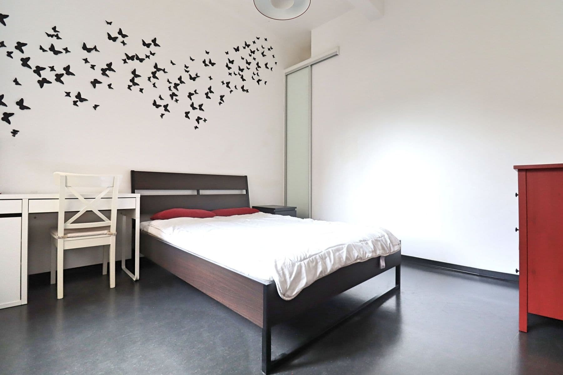 Prenájom bytu 3-izbový 80 m², Pernerova, Praha, Praha Prenájom bytu 3-izbový 80 m², Pernerova, Praha, Praha