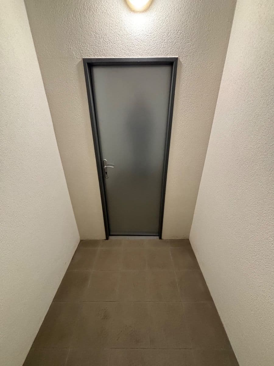 Prenájom nebytového priestoru 4 m², U Rajské zahrady, Praha, Praha Prenájom nebytového priestoru 4 m², U Rajské zahrady, Praha, Praha