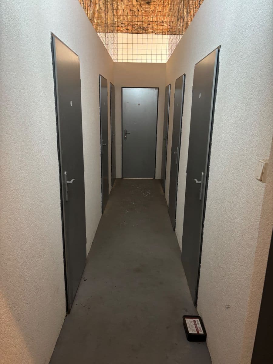 Prenájom nebytového priestoru 4 m², U Rajské zahrady, Praha, Praha Prenájom nebytového priestoru 4 m², U Rajské zahrady, Praha, Praha