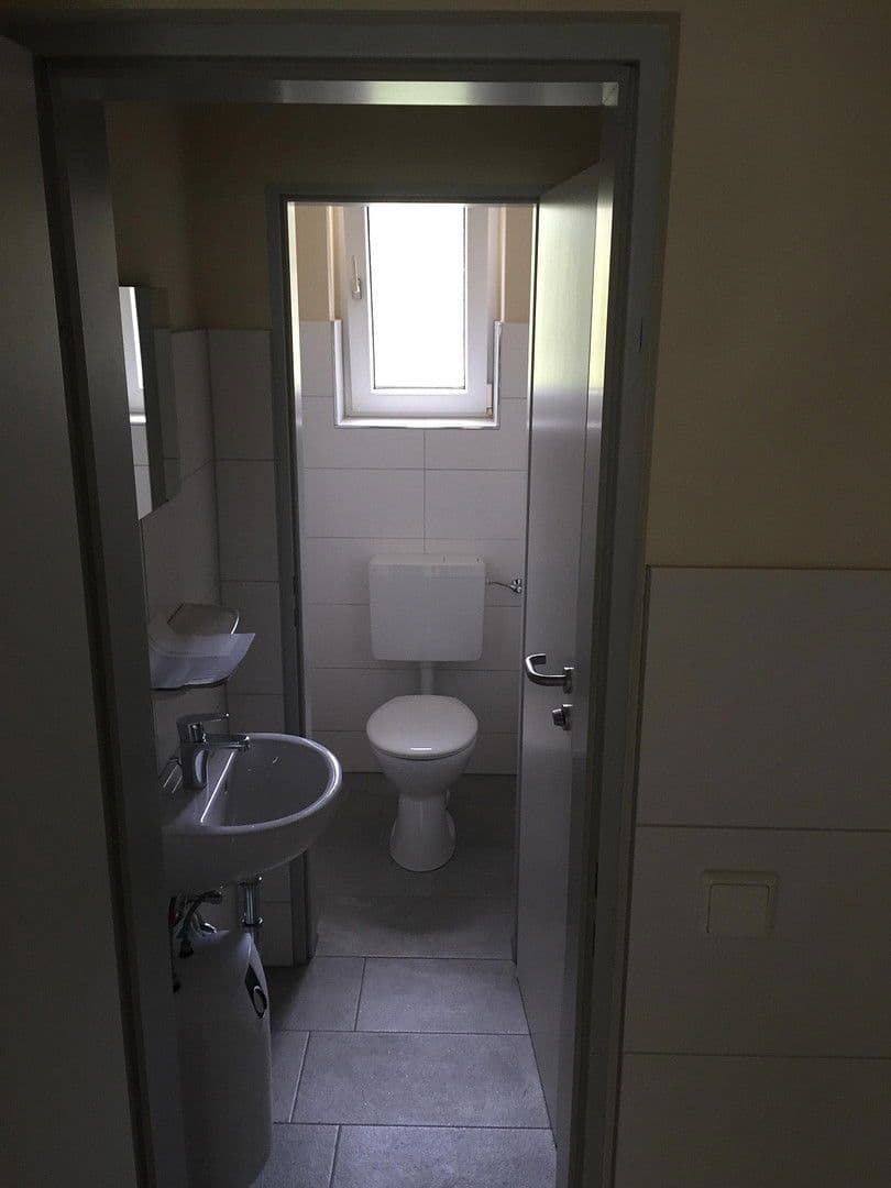 Prenájom nebytového priestoru 90 m², Argelanderstraße 150, Bonn, Severné Porýnie - Westfálsko Prenájom nebytového priestoru 90 m², Argelanderstraße 150, Bonn, Severné Porýnie - Westfálsko