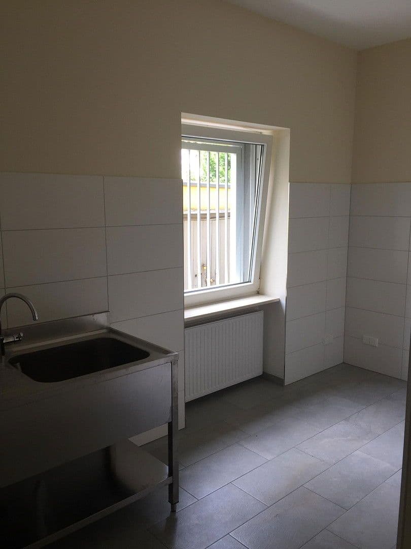 Prenájom nebytového priestoru 90 m², Argelanderstraße 150, Bonn, Severné Porýnie - Westfálsko Prenájom nebytového priestoru 90 m², Argelanderstraße 150, Bonn, Severné Porýnie - Westfálsko