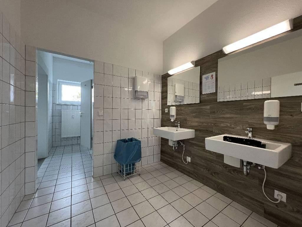 Predaj kancelárie 3.841 m², Grenzstraße 28, Halle, Sasko-Anhaltsko Predaj kancelárie 3.841 m², Grenzstraße 28, Halle, Sasko-Anhaltsko