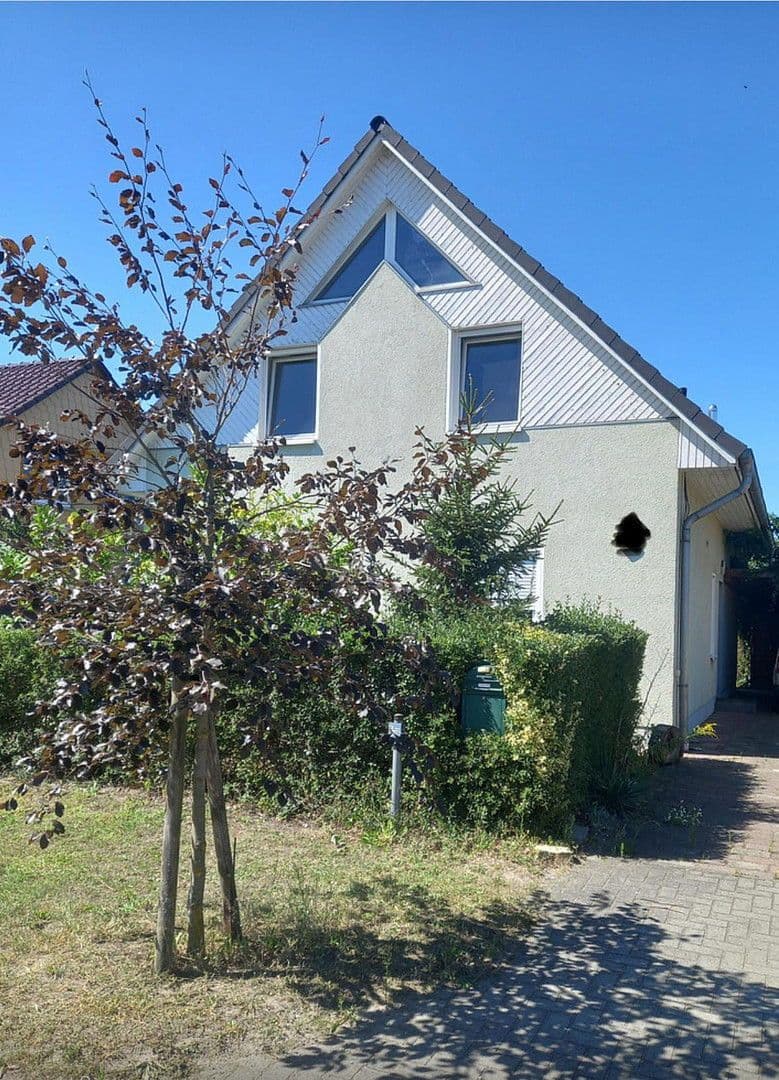 Predaj domu 136 m², pozemek 600 m², Nauen, Brandenbursko Predaj domu 136 m², pozemek 600 m², Nauen, Brandenbursko