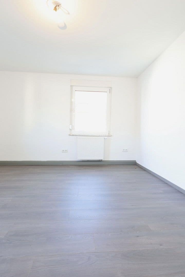 Prenájom bytu 4-izbový 103 m², Schlossstraße 36, Rauenberg, Bádensko-Wurttembersko Prenájom bytu 4-izbový 103 m², Schlossstraße 36, Rauenberg, Bádensko-Wurttembersko
