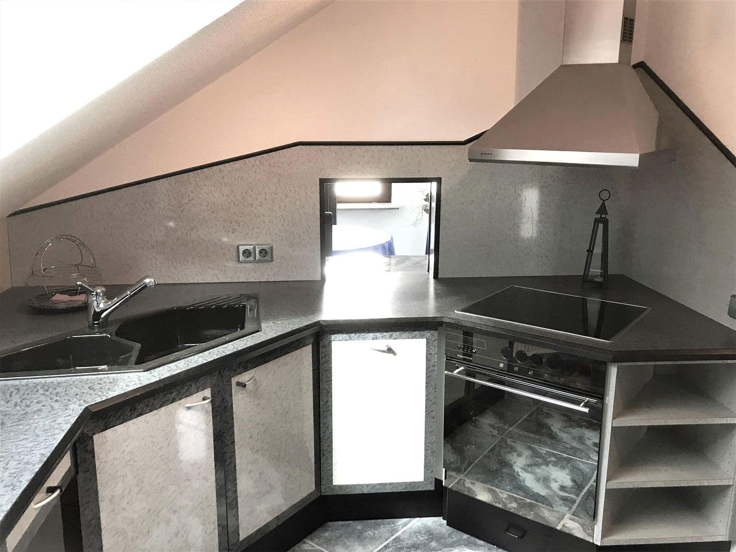 Prenájom bytu 2-izbový 55 m², Kusterdingen, Bádensko-Wurttembersko Prenájom bytu 2-izbový 55 m², Kusterdingen, Bádensko-Wurttembersko