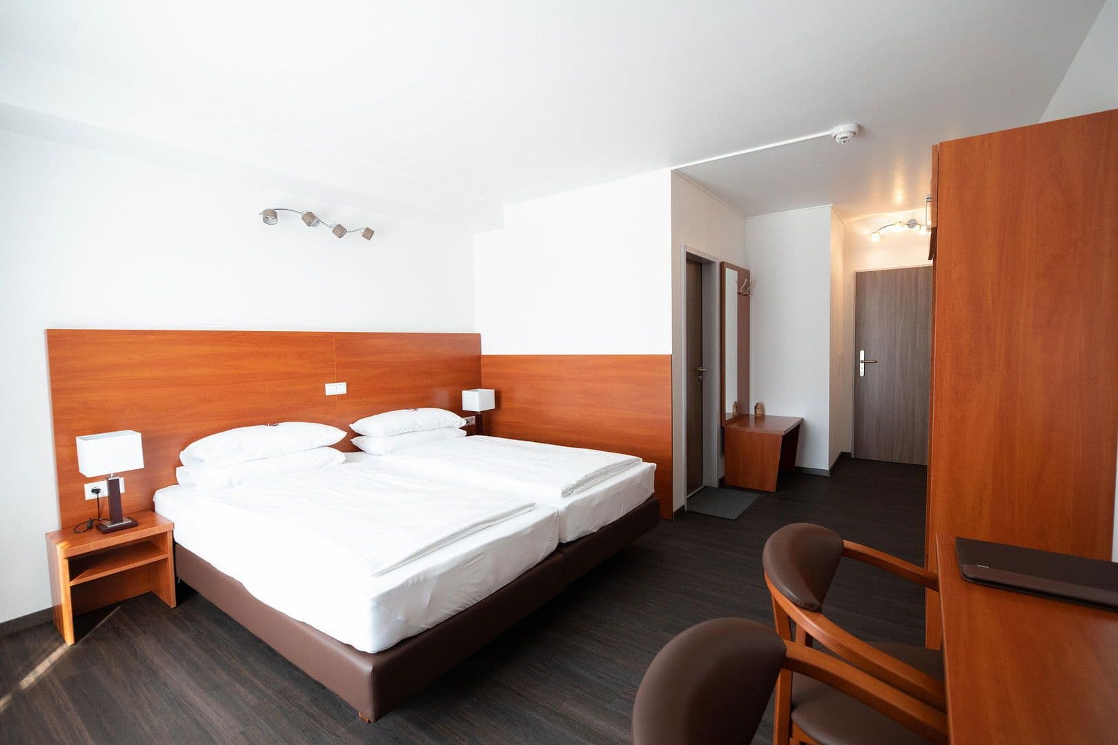 Predaj domu 1.099 m², pozemek 860 m², Henkestraße 64, Erlangen, Bavorsko Predaj domu 1.099 m², pozemek 860 m², Henkestraße 64, Erlangen, Bavorsko