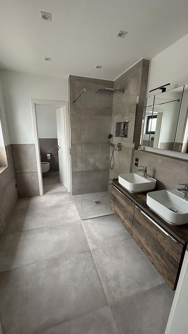 Prenájom bytu 3-izbový 78 m², Löwenburgstr.13, Hennef (Sieg), Severné Porýnie - Westfálsko Prenájom bytu 3-izbový 78 m², Löwenburgstr.13, Hennef (Sieg), Severné Porýnie - Westfálsko