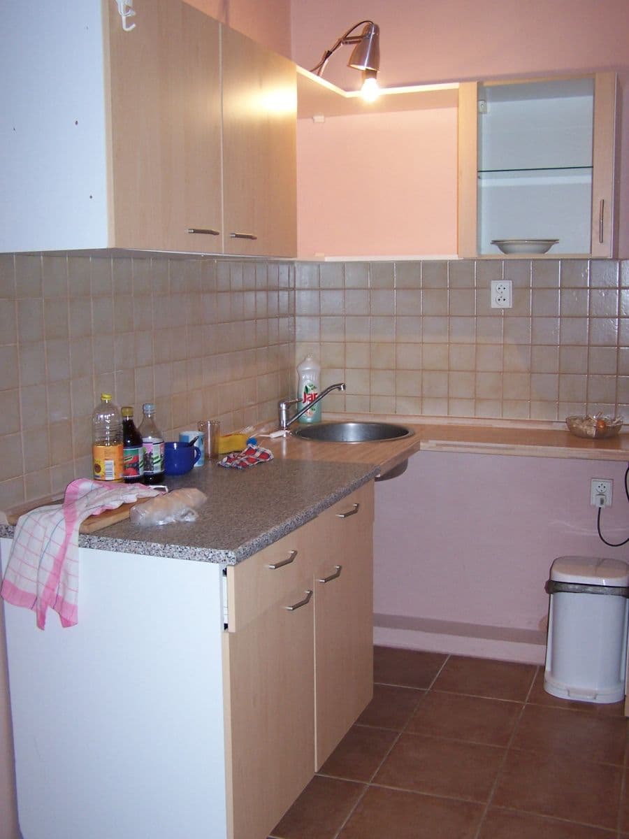 Prenájom bytu 1-izbový 26 m², Bulharská, Pardubice, Pardubický kraj Prenájom bytu 1-izbový 26 m², Bulharská, Pardubice, Pardubický kraj