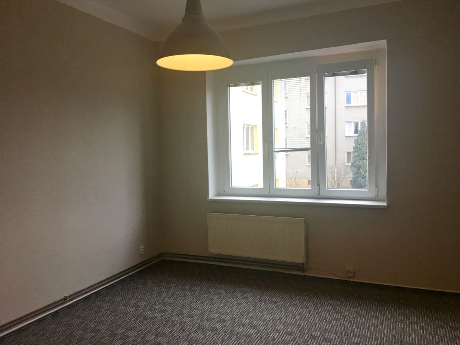 Prenájom bytu 1-izbový 26 m², Bulharská, Pardubice, Pardubický kraj Prenájom bytu 1-izbový 26 m², Bulharská, Pardubice, Pardubický kraj