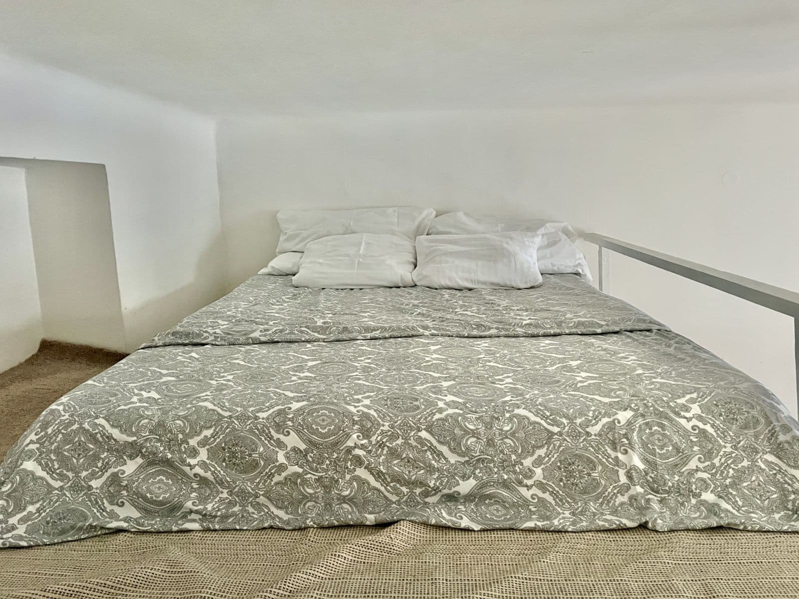 Prenájom bytu 37 m², U Parního mlýna, Praha, Praha Prenájom bytu 37 m², U Parního mlýna, Praha, Praha