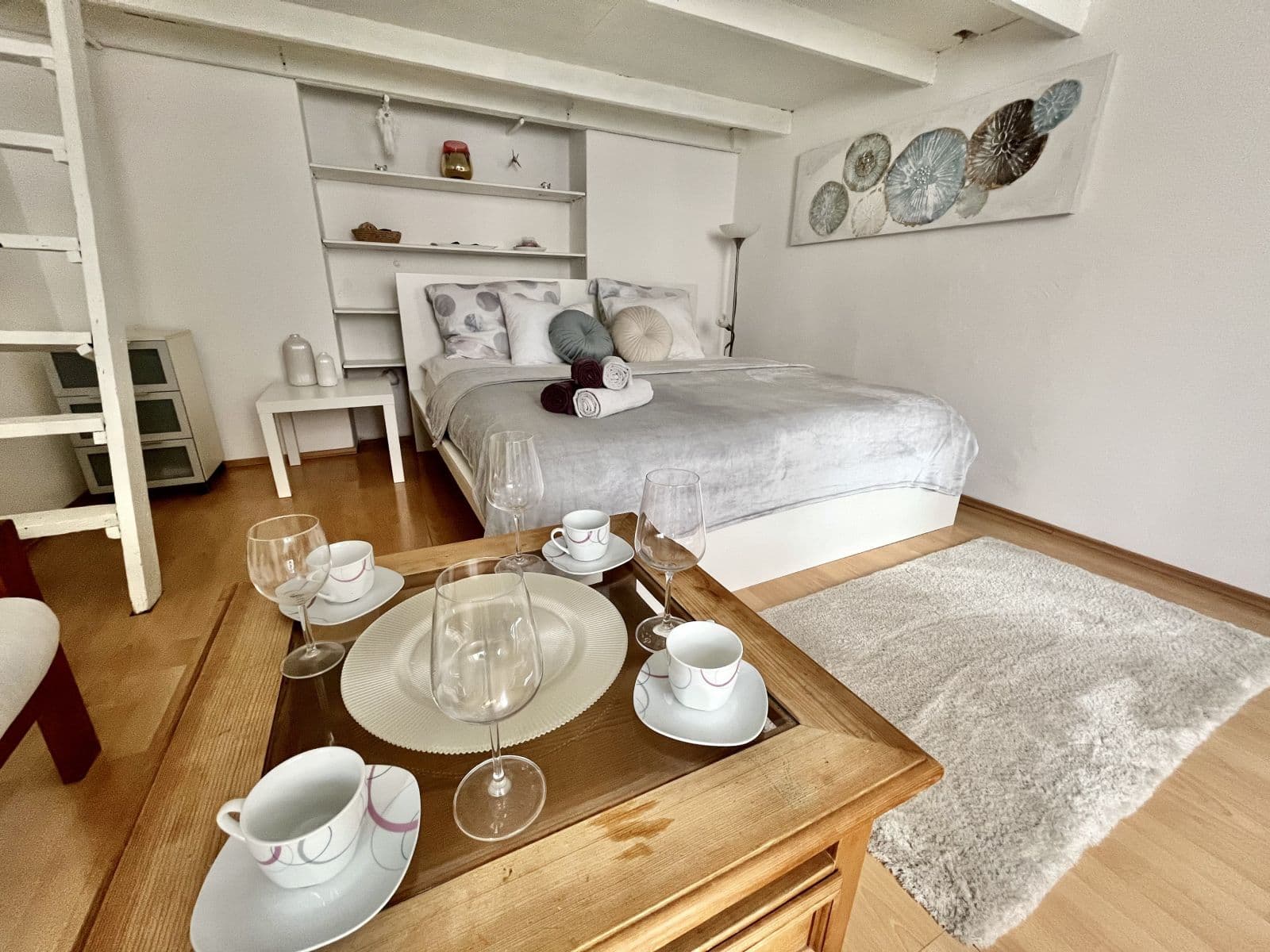 Prenájom bytu 37 m², U Parního mlýna, Praha, Praha Prenájom bytu 37 m², U Parního mlýna, Praha, Praha