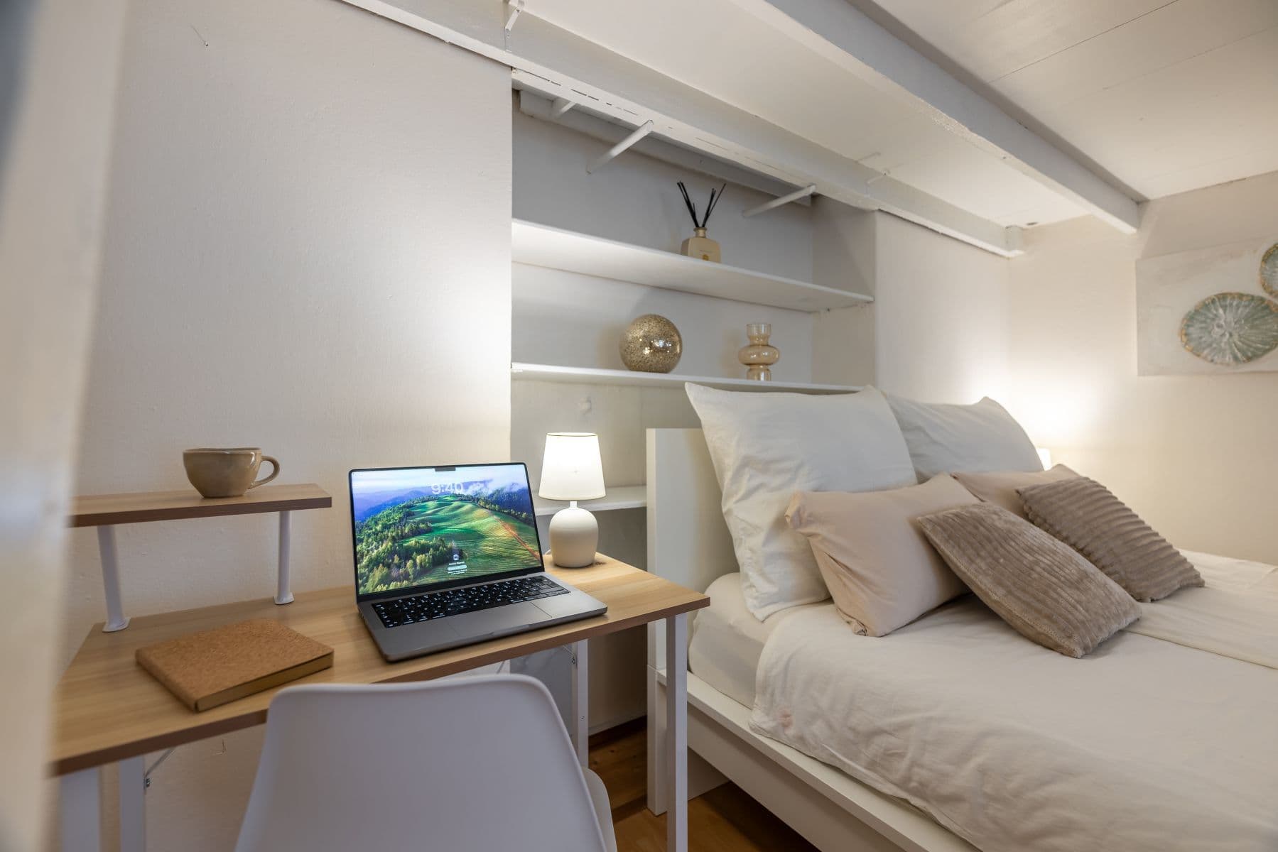 Prenájom bytu 37 m², U Parního mlýna, Praha, Praha Prenájom bytu 37 m², U Parního mlýna, Praha, Praha