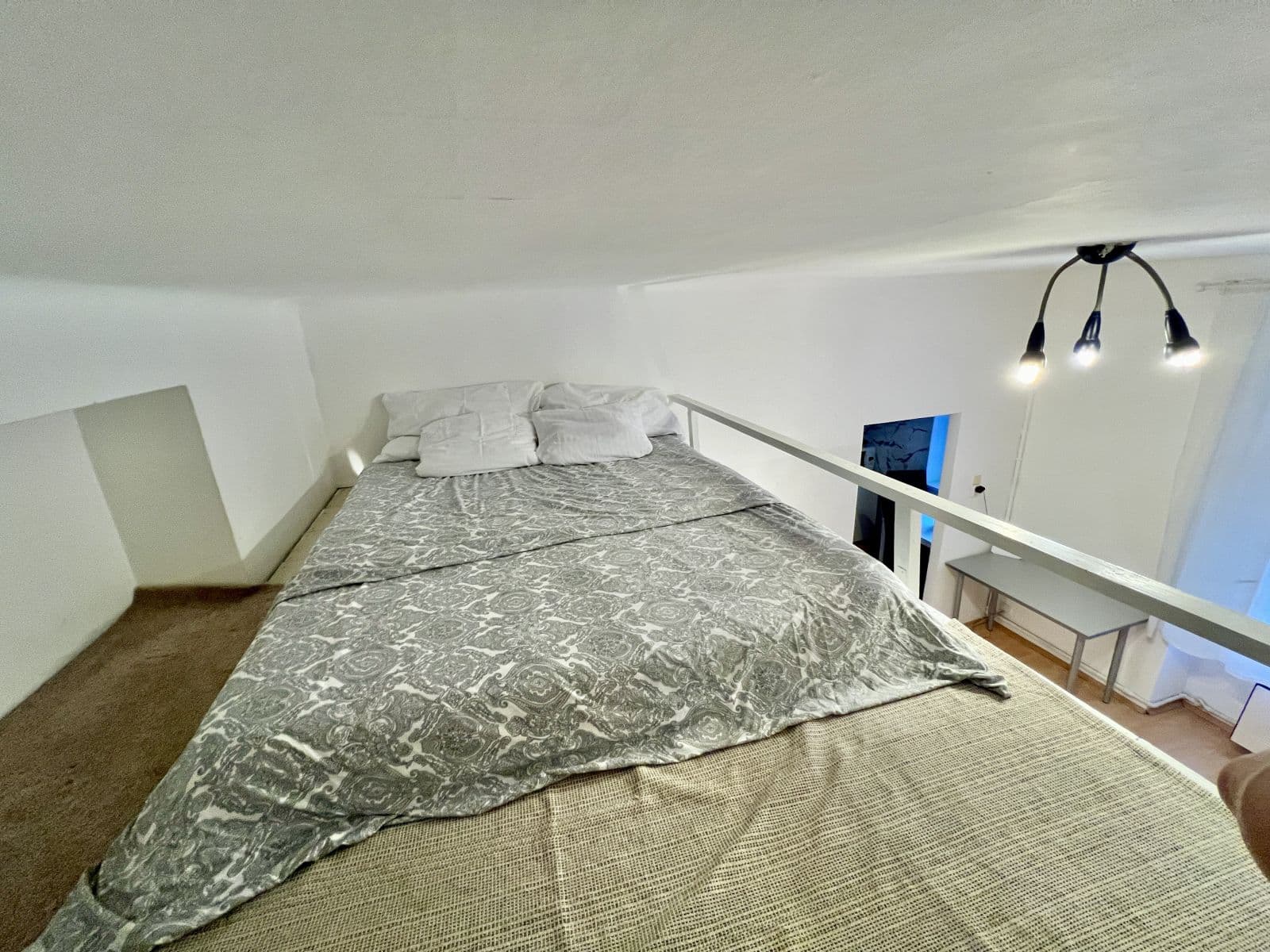 Prenájom bytu 37 m², U Parního mlýna, Praha, Praha Prenájom bytu 37 m², U Parního mlýna, Praha, Praha