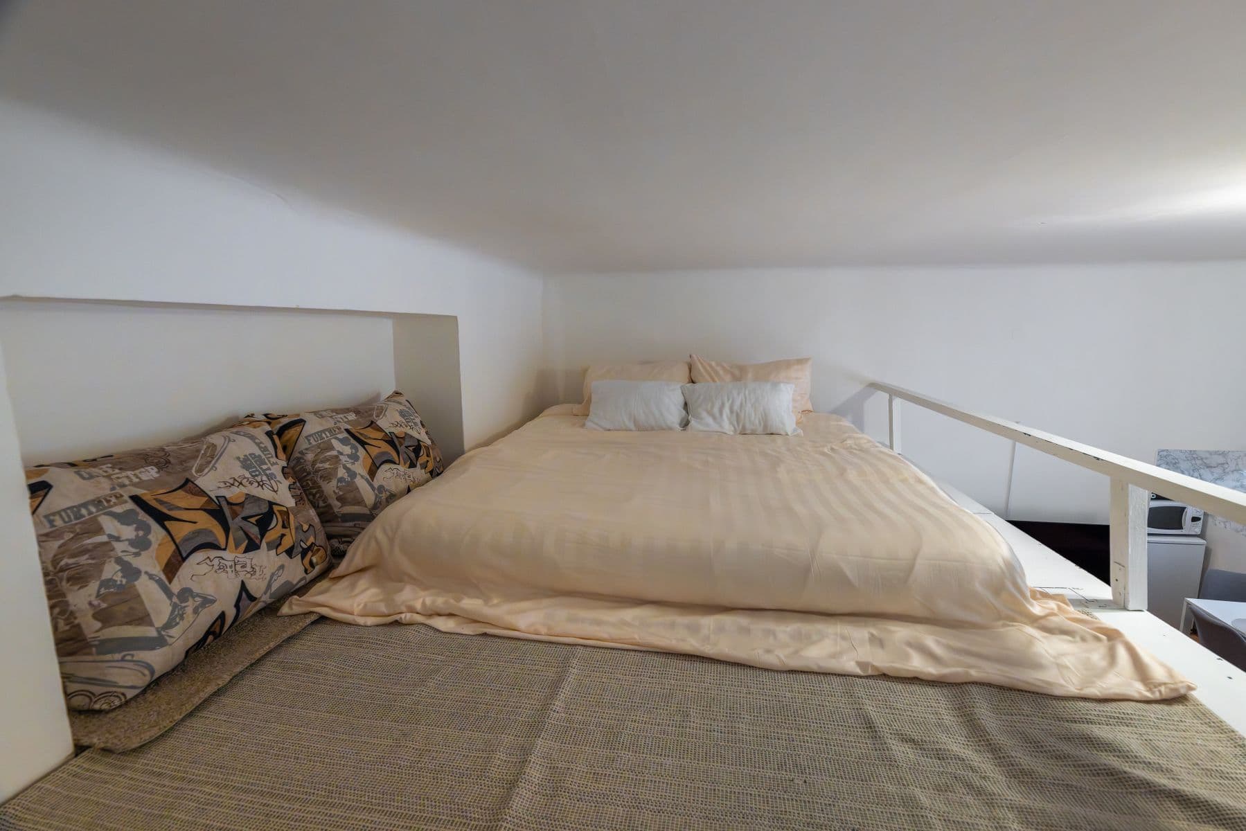 Prenájom bytu 37 m², U Parního mlýna, Praha, Praha Prenájom bytu 37 m², U Parního mlýna, Praha, Praha