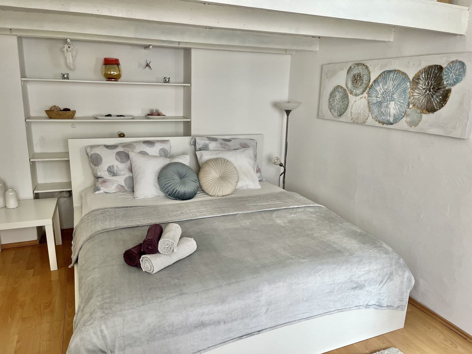 Prenájom bytu 37 m², U Parního mlýna, Praha, Praha Prenájom bytu 37 m², U Parního mlýna, Praha, Praha