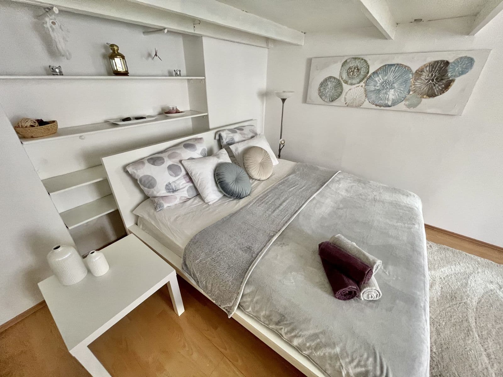 Prenájom bytu 37 m², U Parního mlýna, Praha, Praha Prenájom bytu 37 m², U Parního mlýna, Praha, Praha