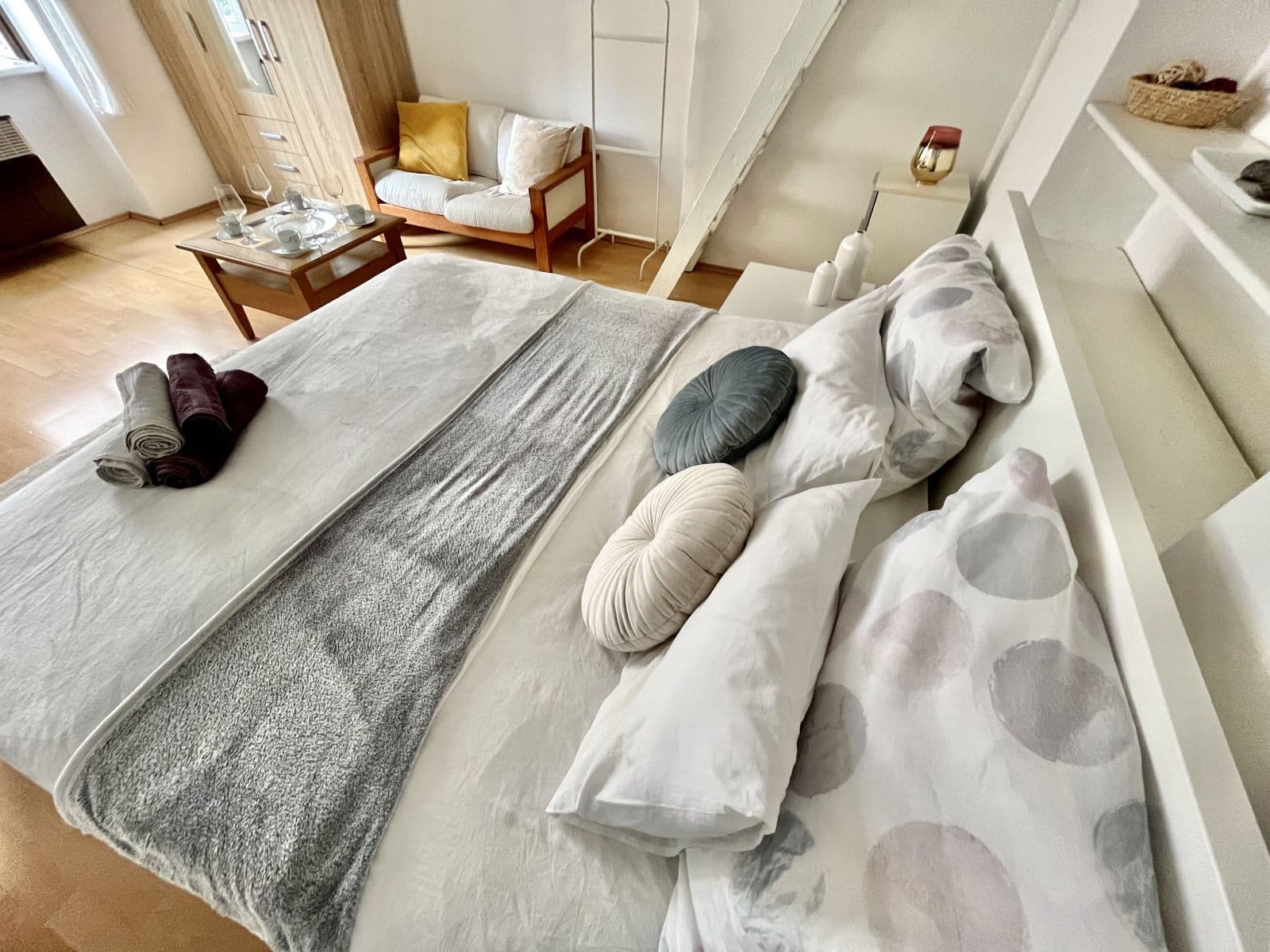 Prenájom bytu 37 m², U Parního mlýna, Praha, Praha Prenájom bytu 37 m², U Parního mlýna, Praha, Praha