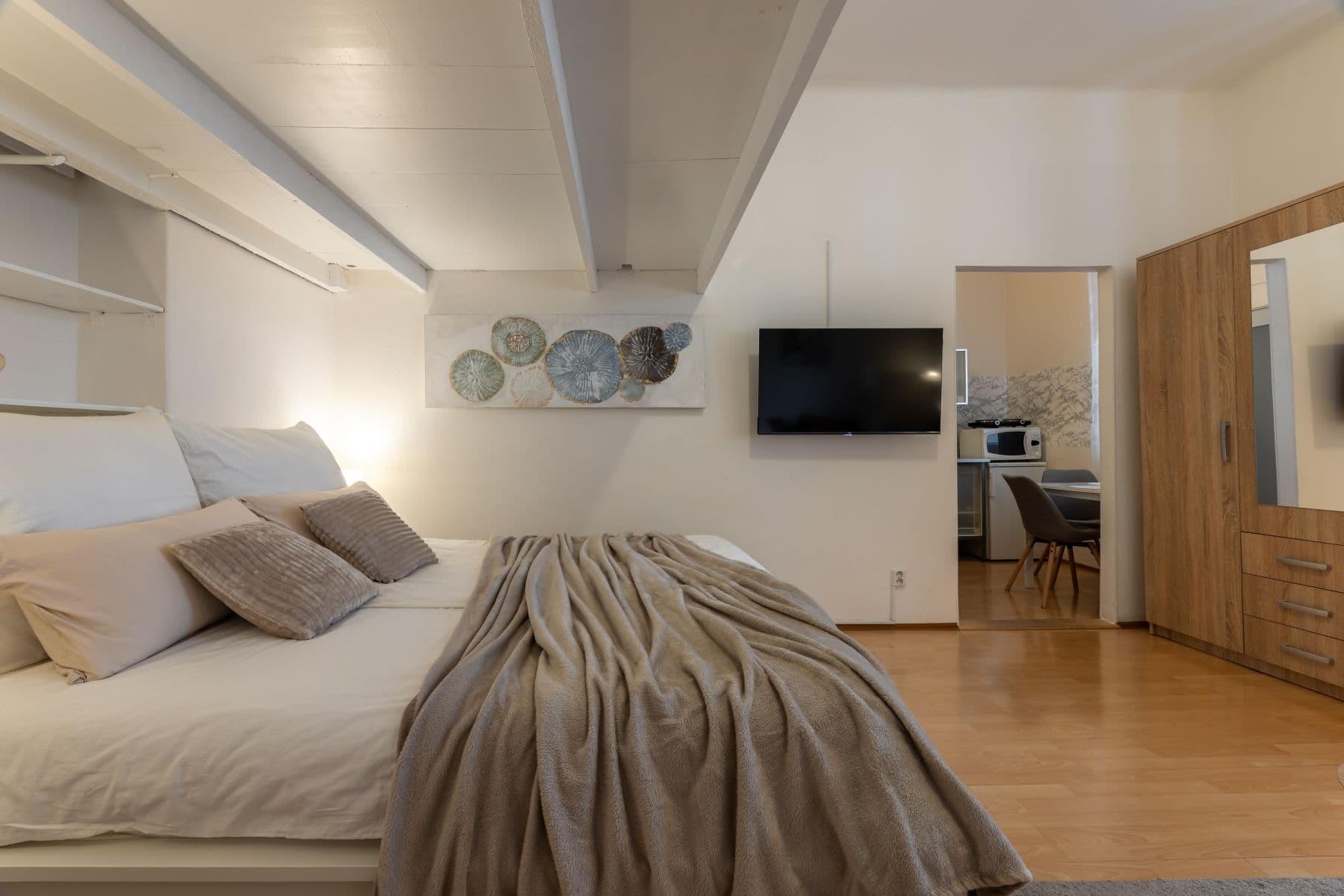 Prenájom bytu 37 m², U Parního mlýna, Praha, Praha Prenájom bytu 37 m², U Parního mlýna, Praha, Praha