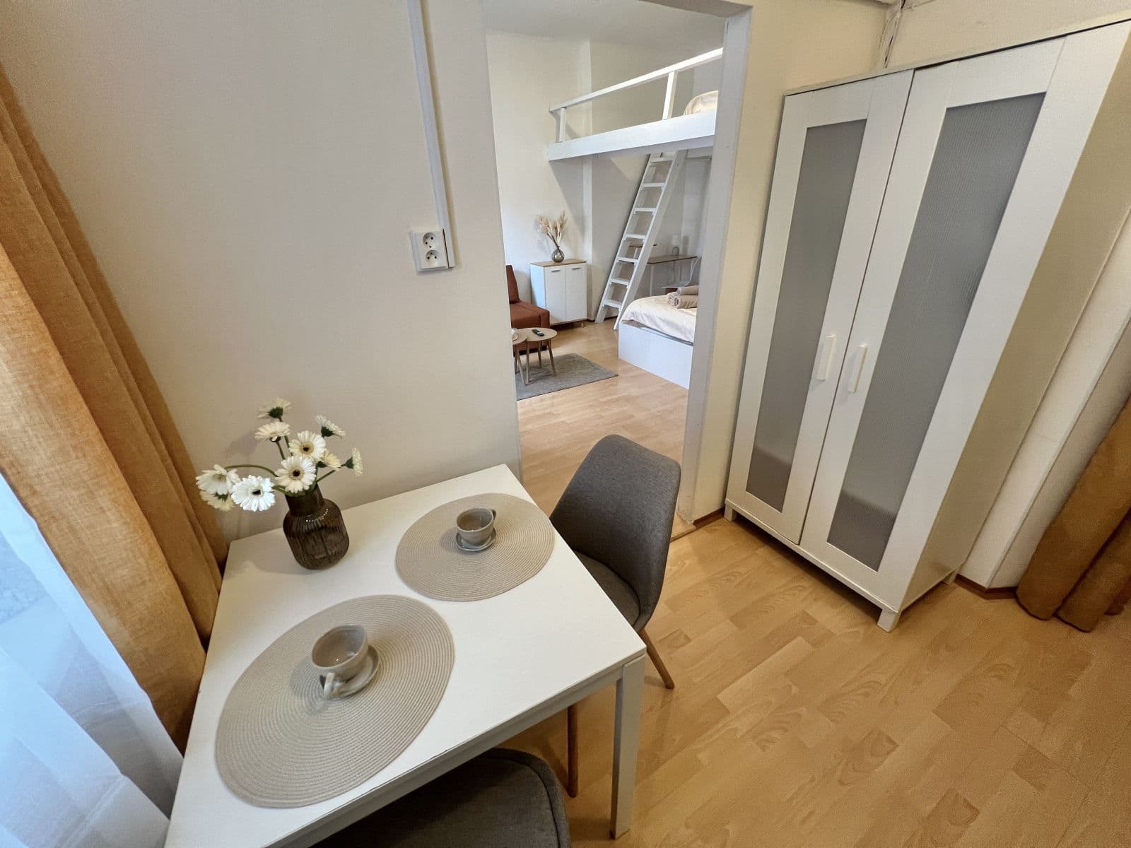 Prenájom bytu 37 m², U Parního mlýna, Praha, Praha Prenájom bytu 37 m², U Parního mlýna, Praha, Praha