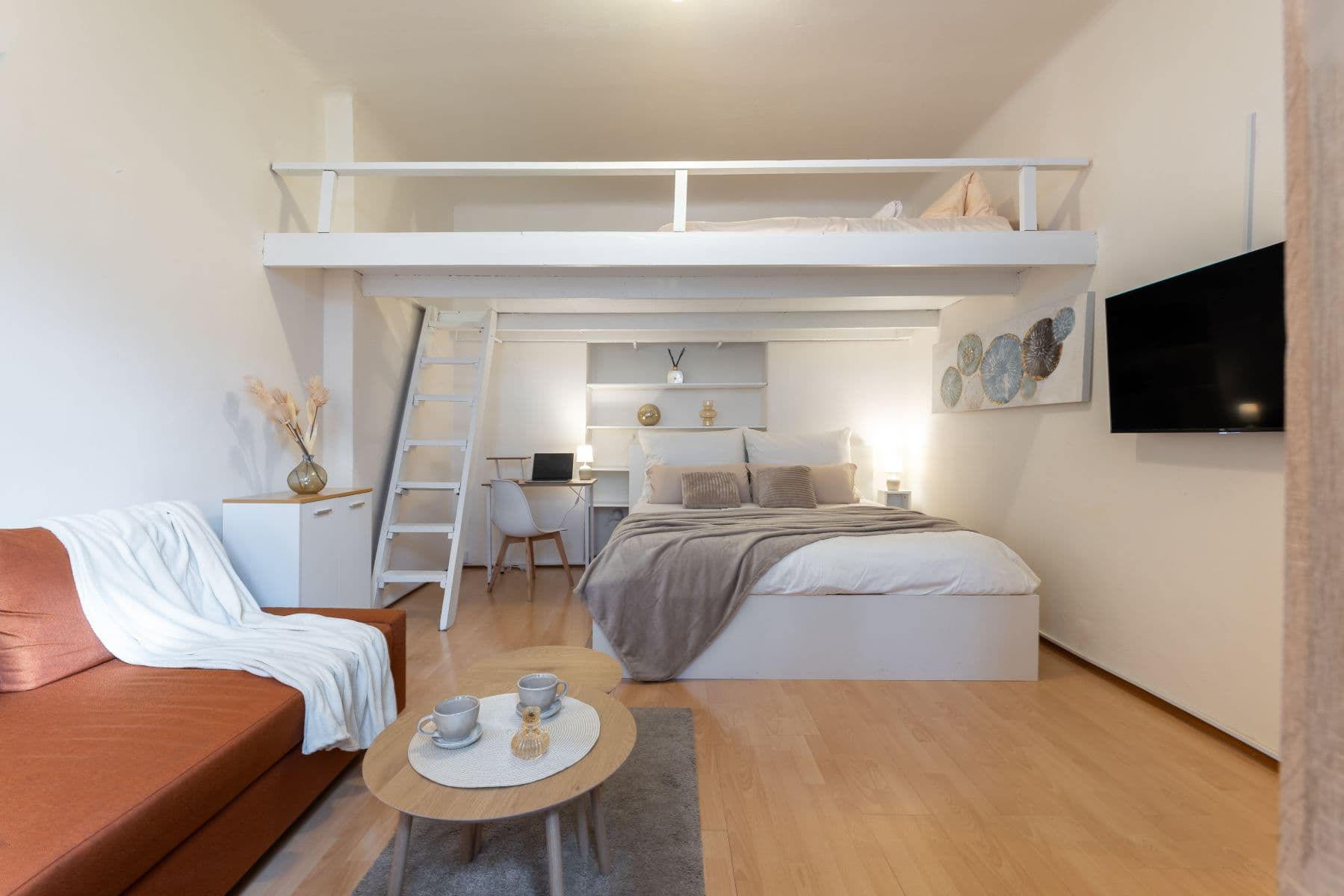 Prenájom bytu 37 m², U Parního mlýna, Praha, Praha Prenájom bytu 37 m², U Parního mlýna, Praha, Praha