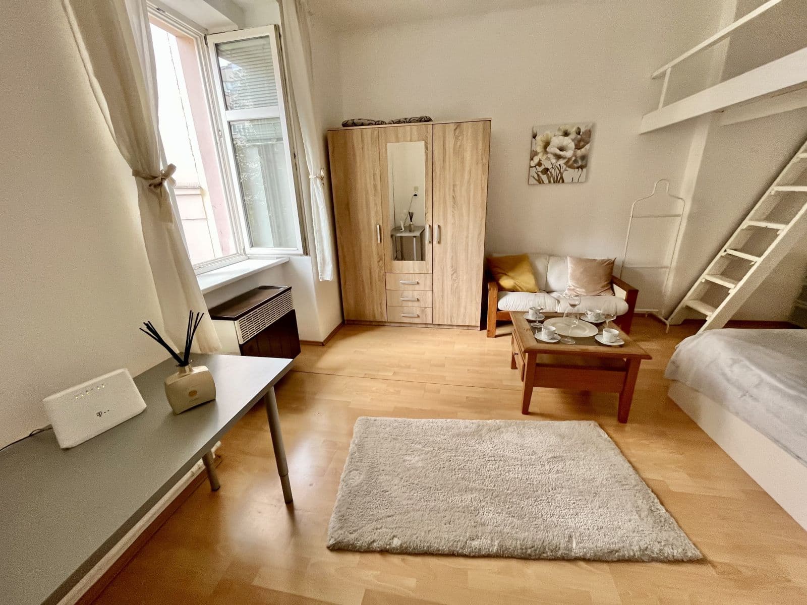 Prenájom bytu 37 m², U Parního mlýna, Praha, Praha Prenájom bytu 37 m², U Parního mlýna, Praha, Praha