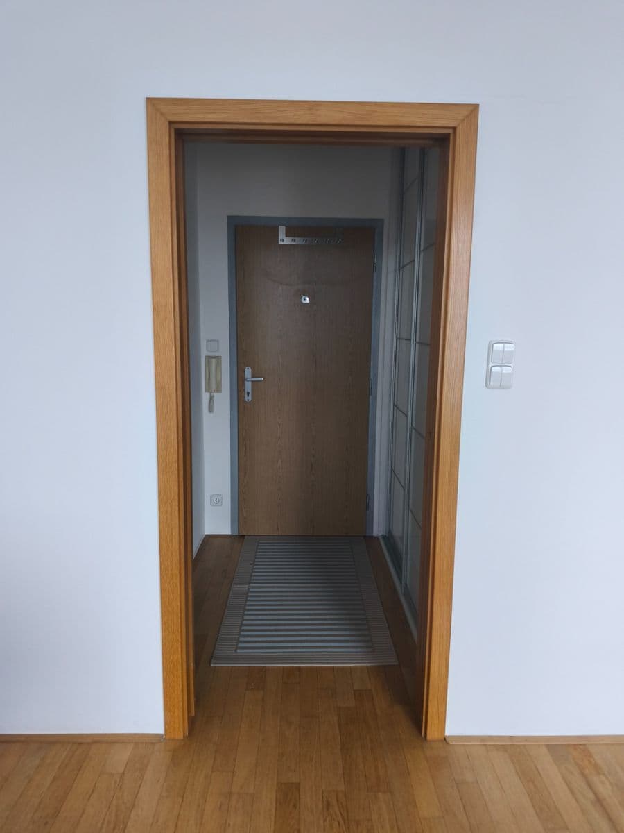 Prenájom bytu 1-izbový 35 m², Nedvězská, Praha, Praha Prenájom bytu 1-izbový 35 m², Nedvězská, Praha, Praha