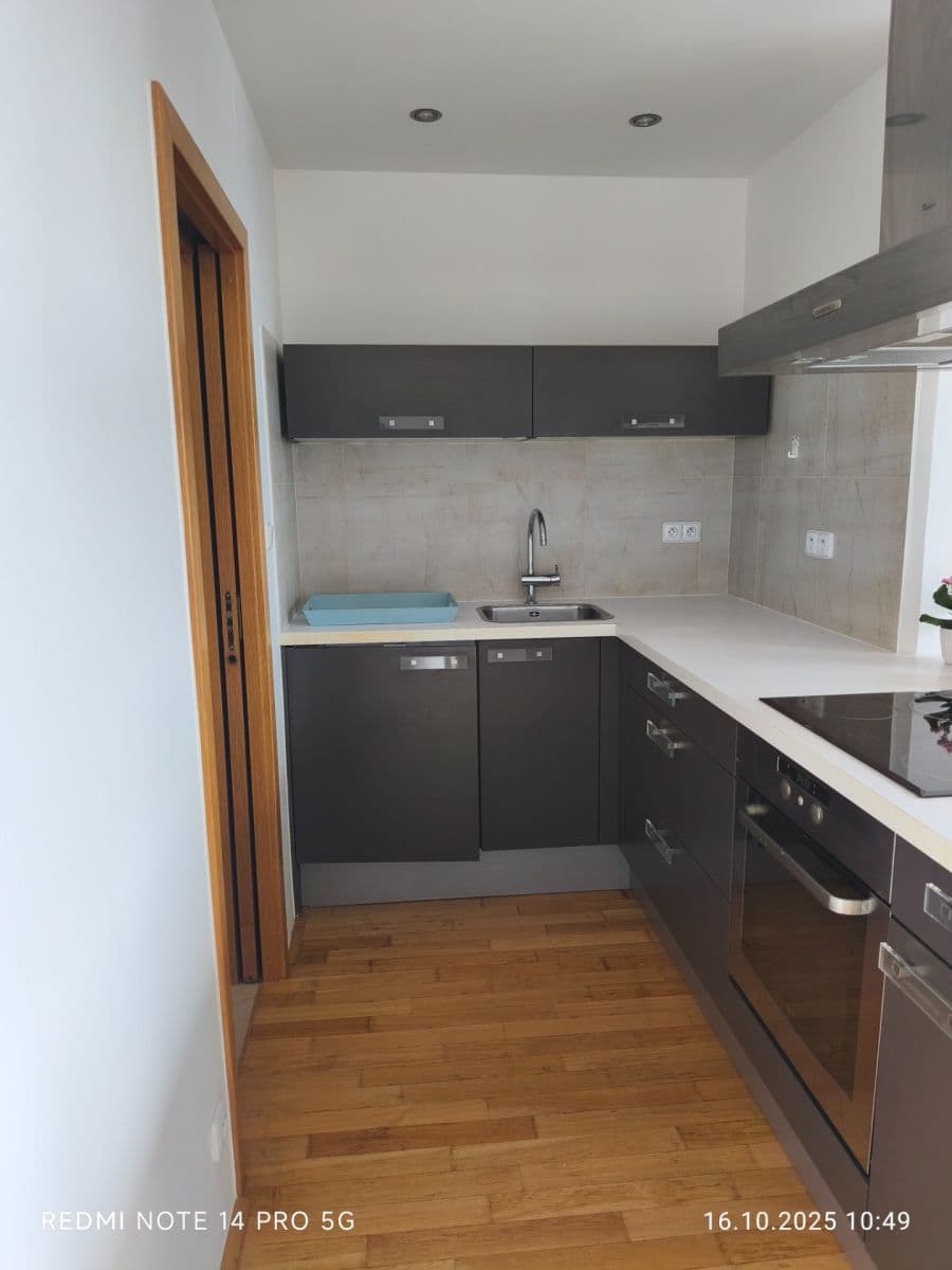 Prenájom bytu 1-izbový 35 m², Nedvězská, Praha, Praha Prenájom bytu 1-izbový 35 m², Nedvězská, Praha, Praha