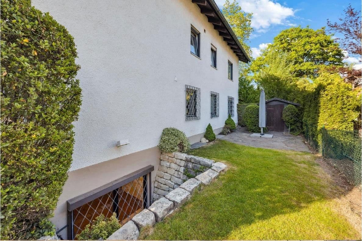 Prenájom bytu 3-izbový 126 m², München, Bavorsko Prenájom bytu 3-izbový 126 m², München, Bavorsko