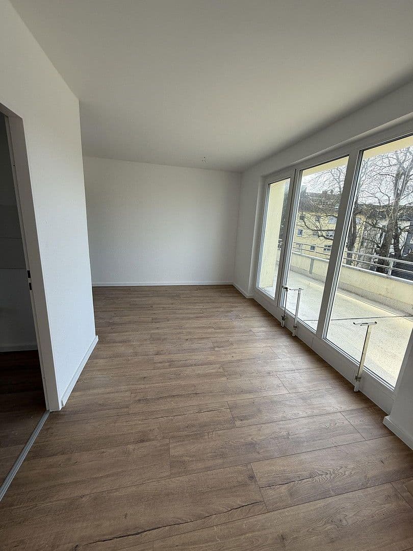 Prenájom bytu 3-izbový 106 m², Langerfelder Straße 119, Wuppertal, Severné Porýnie - Westfálsko Prenájom bytu 3-izbový 106 m², Langerfelder Straße 119, Wuppertal, Severné Porýnie - Westfálsko