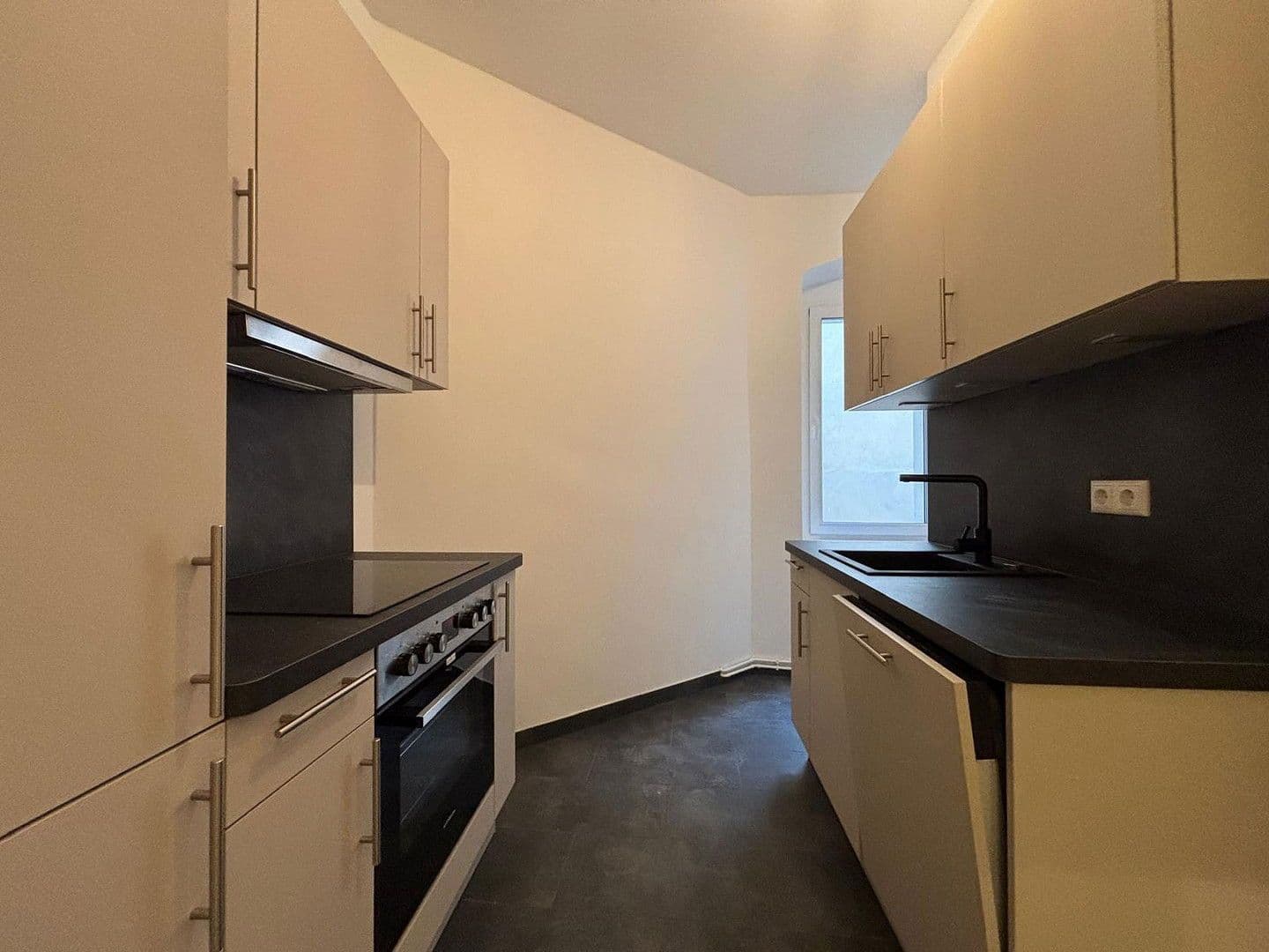 Prenájom bytu 1-izbový 47 m², Berlin, Berlín Prenájom bytu 1-izbový 47 m², Berlin, Berlín