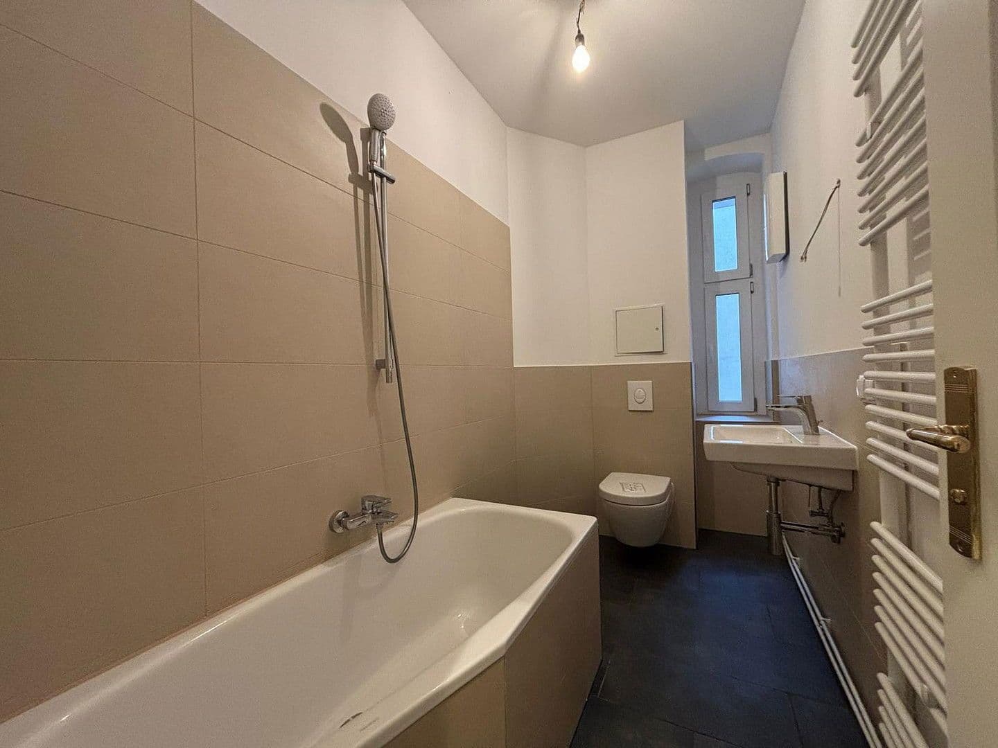 Prenájom bytu 1-izbový 47 m², Berlin, Berlín Prenájom bytu 1-izbový 47 m², Berlin, Berlín