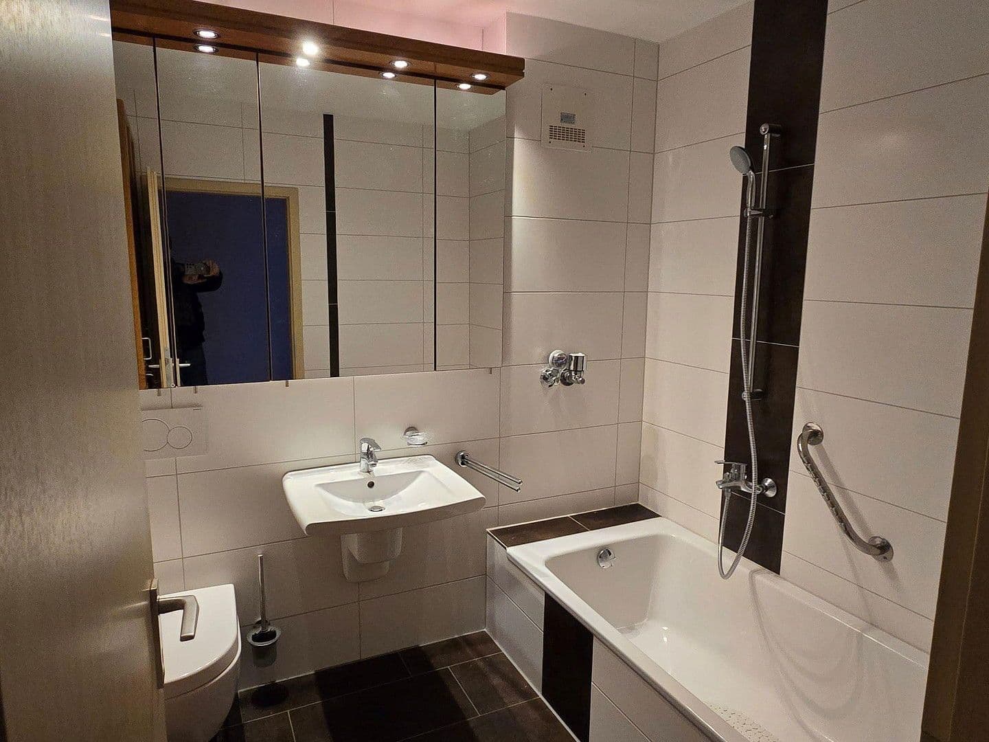 Prenájom bytu 3-izbový 114 m², Hallesche Straße 39, Wolfsburg, Dolné Sasko Prenájom bytu 3-izbový 114 m², Hallesche Straße 39, Wolfsburg, Dolné Sasko