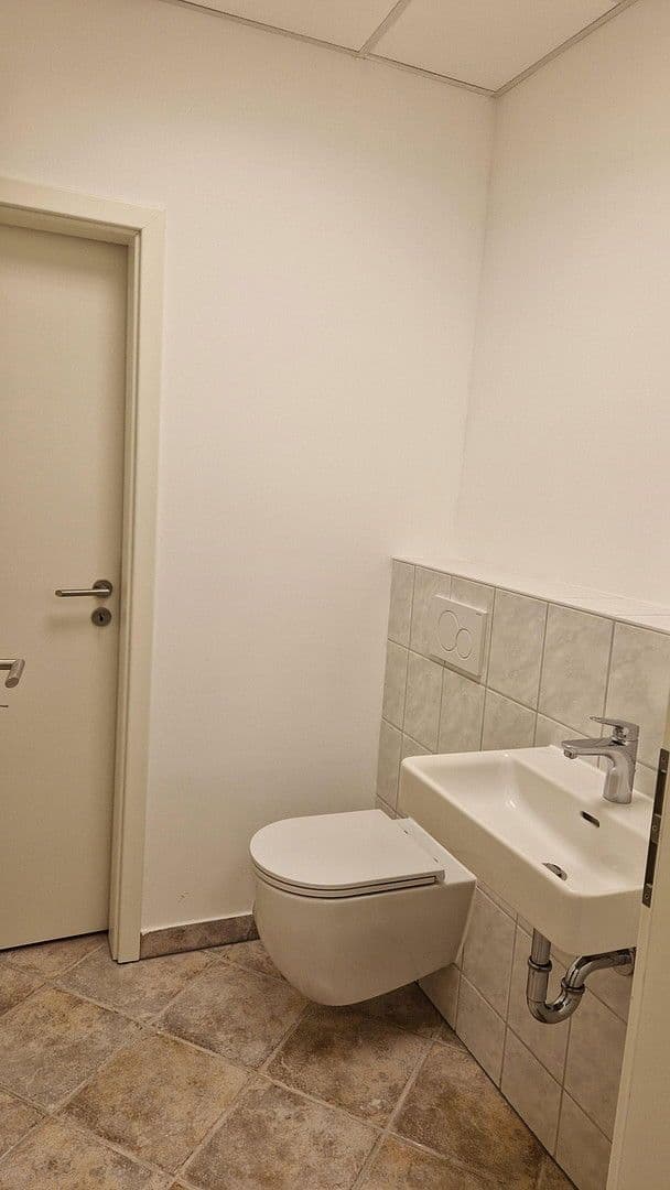 Prenájom kancelárie 63 m², Kleine Kirchgasse 1, Oederan, Sasko Prenájom kancelárie 63 m², Kleine Kirchgasse 1, Oederan, Sasko