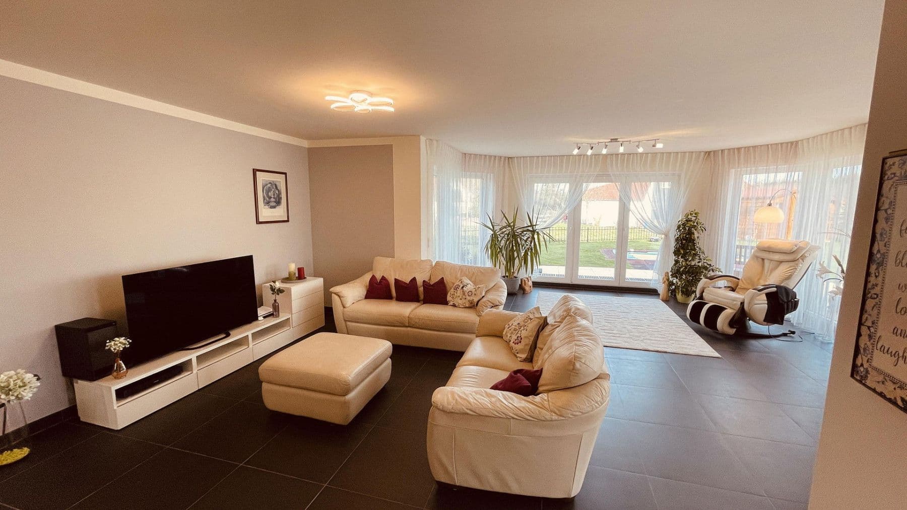 Prenájom bytu 3-izbový 141 m², Usingen, Hesensko Prenájom bytu 3-izbový 141 m², Usingen, Hesensko