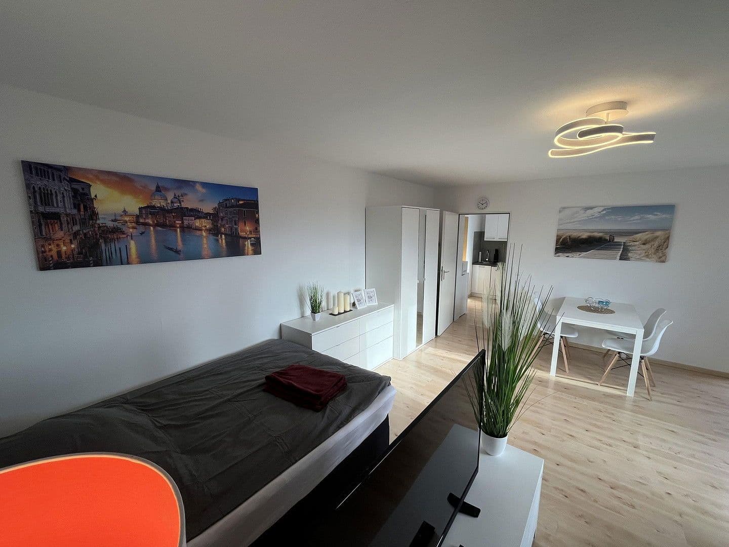 Prenájom bytu 1-izbový 40 m², Karlsruherstraße 21, Weinheim, Bádensko-Wurttembersko Prenájom bytu 1-izbový 40 m², Karlsruherstraße 21, Weinheim, Bádensko-Wurttembersko