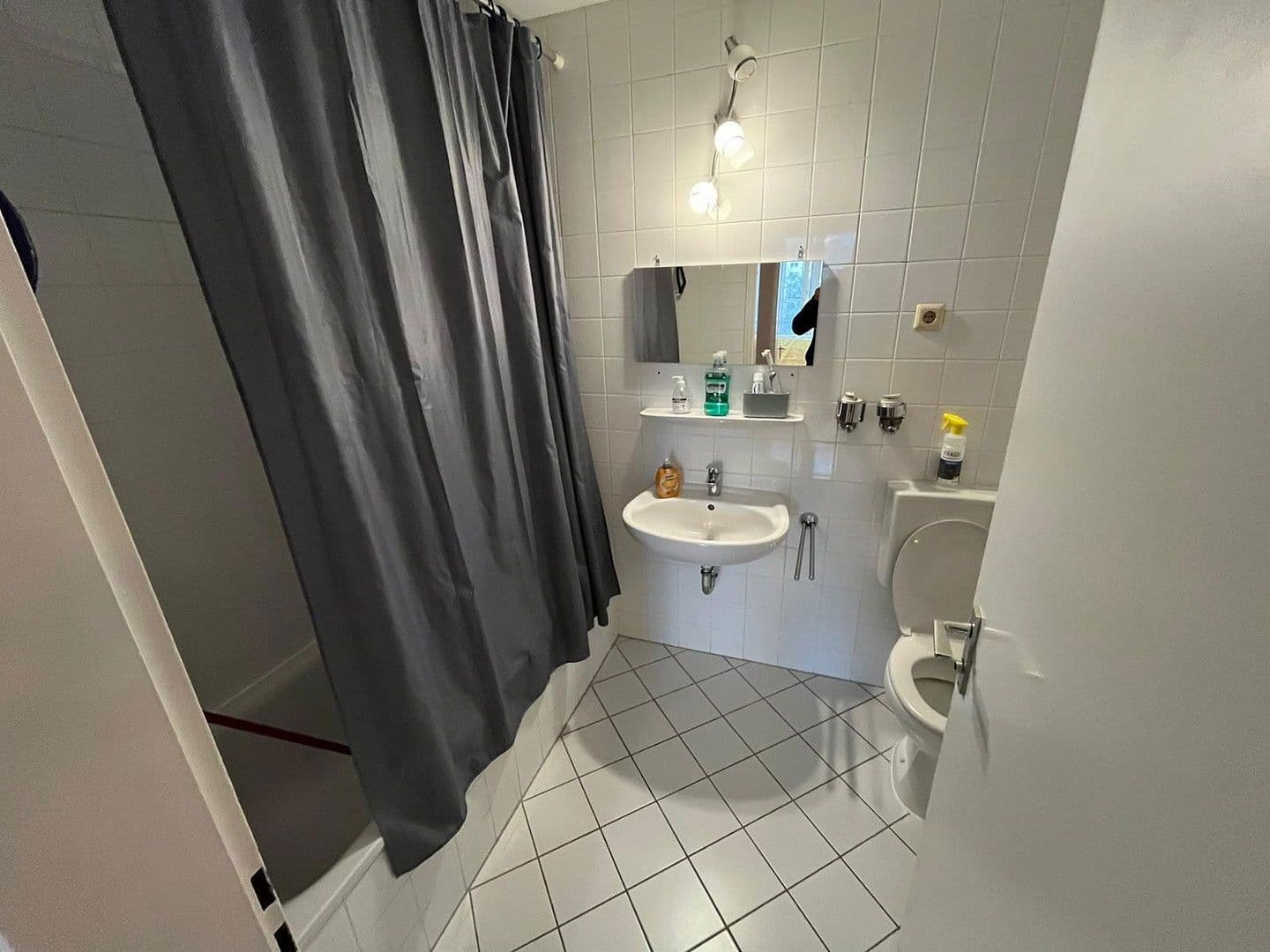 Prenájom bytu 15 m², Adenauerstraße 5, Puchheim, Bavorsko Prenájom bytu 15 m², Adenauerstraße 5, Puchheim, Bavorsko