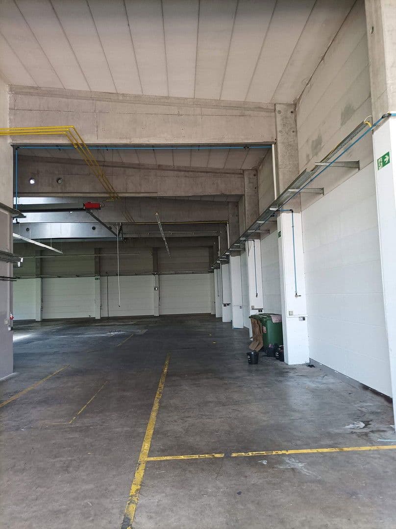 Prenájom nebytového priestoru 1.000 m², Meckenloher Straße 9, Rednitzhembach, Bavorsko Prenájom nebytového priestoru 1.000 m², Meckenloher Straße 9, Rednitzhembach, Bavorsko