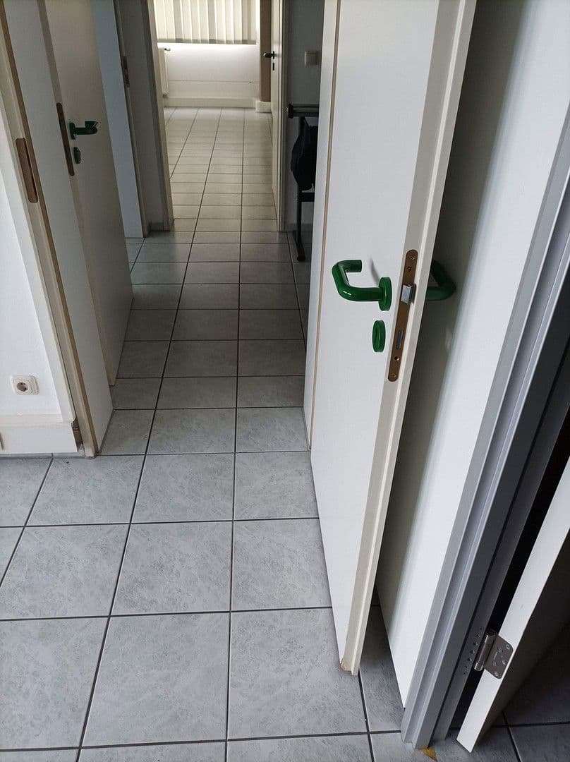 Prenájom nebytového priestoru 1.000 m², Meckenloher Straße 9, Rednitzhembach, Bavorsko Prenájom nebytového priestoru 1.000 m², Meckenloher Straße 9, Rednitzhembach, Bavorsko