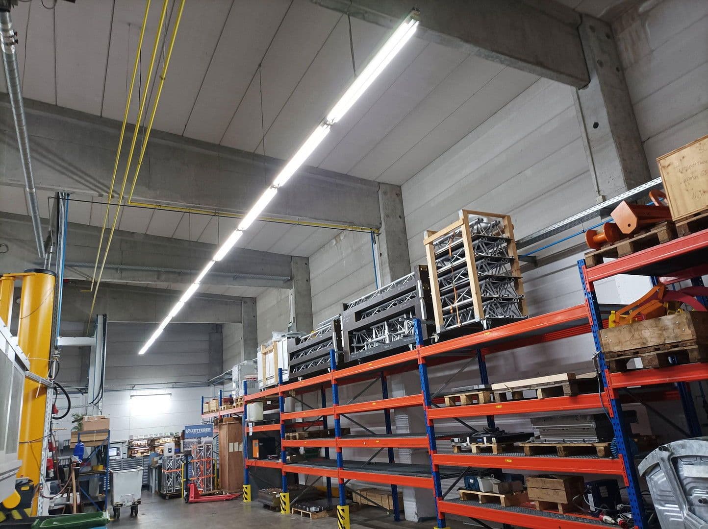 Prenájom nebytového priestoru 1.000 m², Meckenloher Straße 9, Rednitzhembach, Bavorsko Prenájom nebytového priestoru 1.000 m², Meckenloher Straße 9, Rednitzhembach, Bavorsko